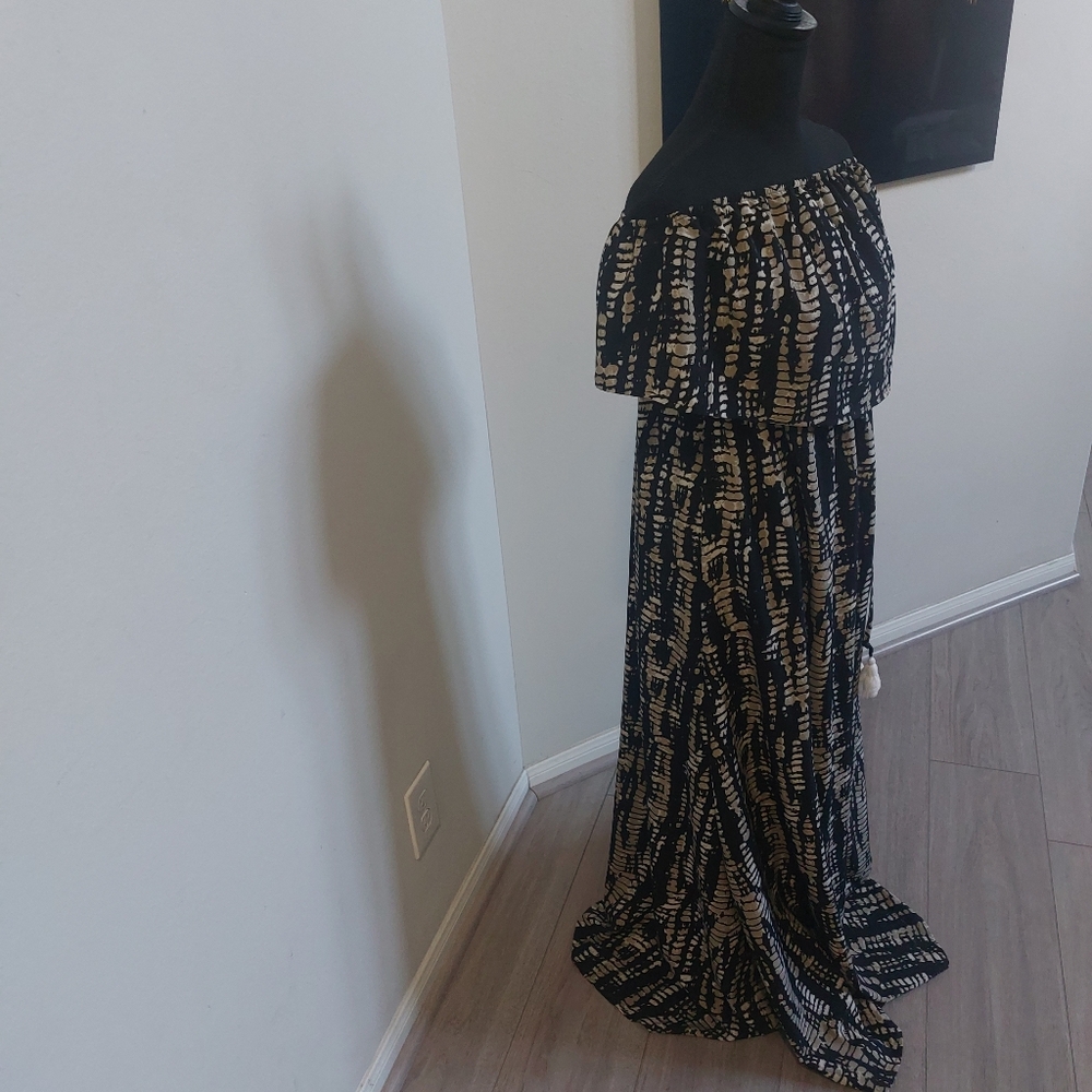 Beautiful Maxi Dress Size Large. NWNT